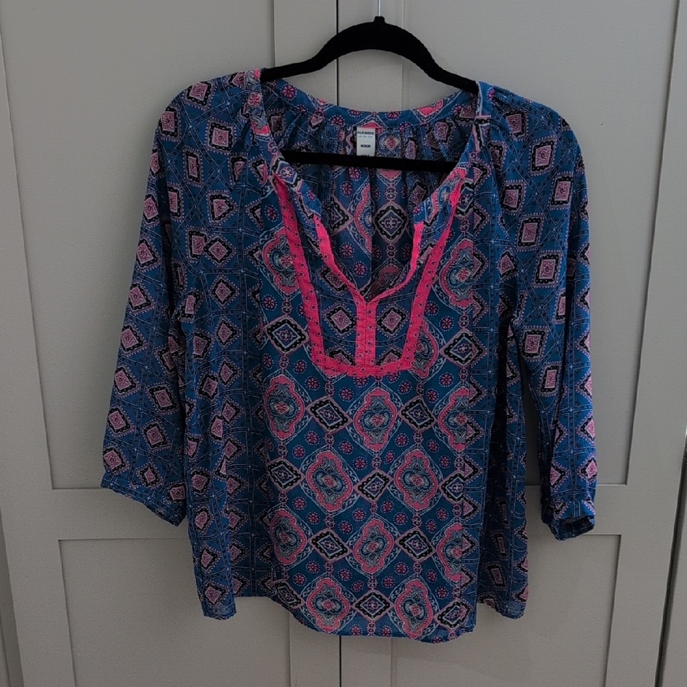 Old Navy Geometric Blue and Pink Blouse